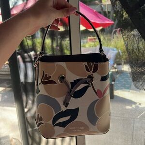 - Kate spade flower crossbody